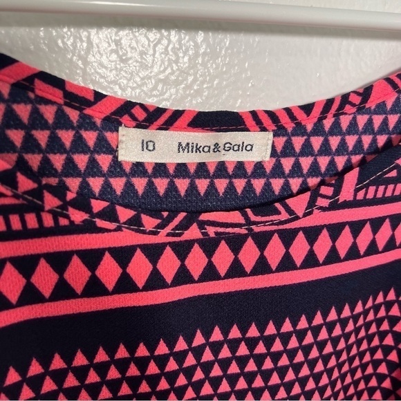 Mika & Gala Sleeveless Blouse Navy Pink Geometric - Picture 7 of 8
